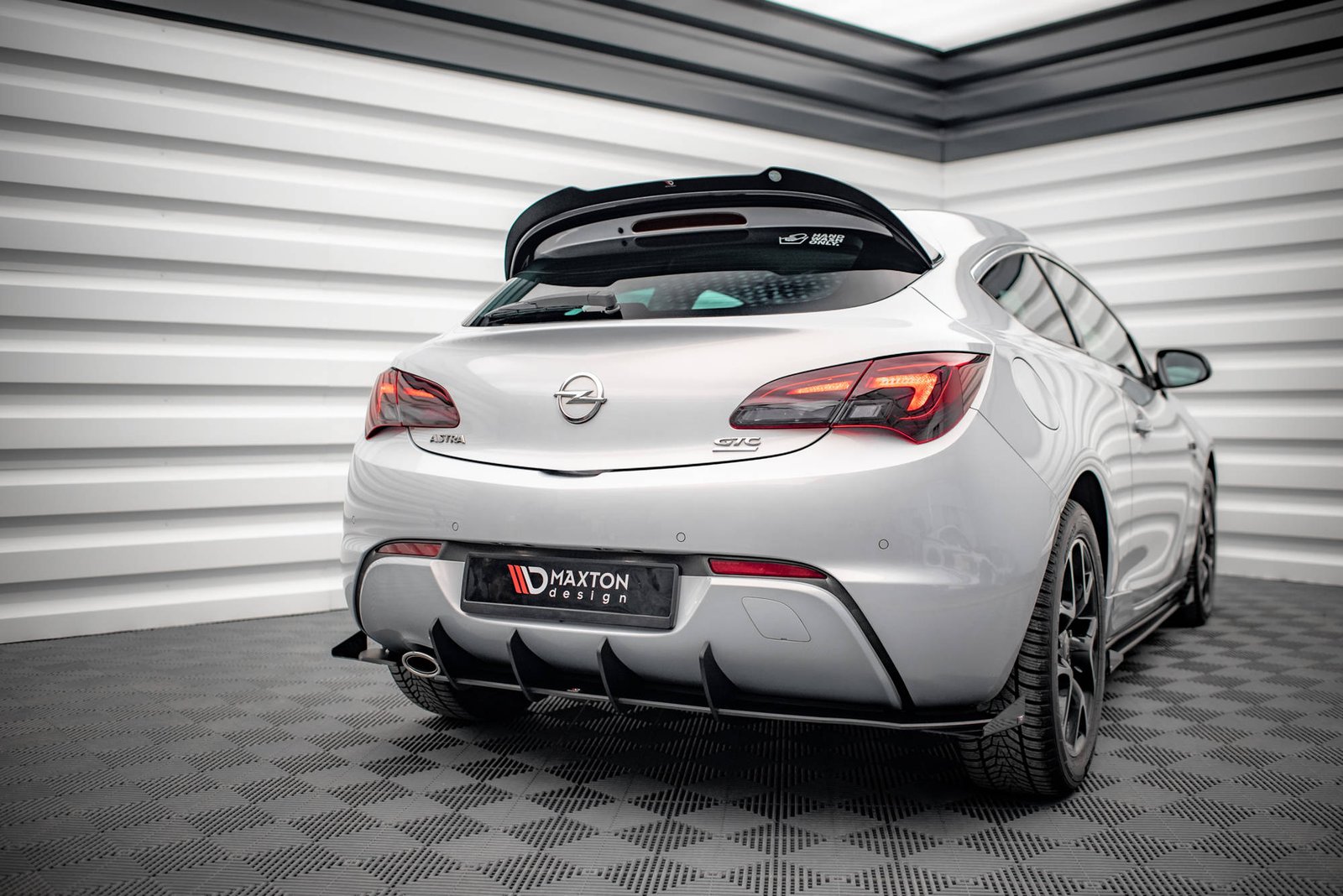 Street Pro Faldón Trasero + Flaps Aerodinámicos Opel Astra GTC OPC-Line J