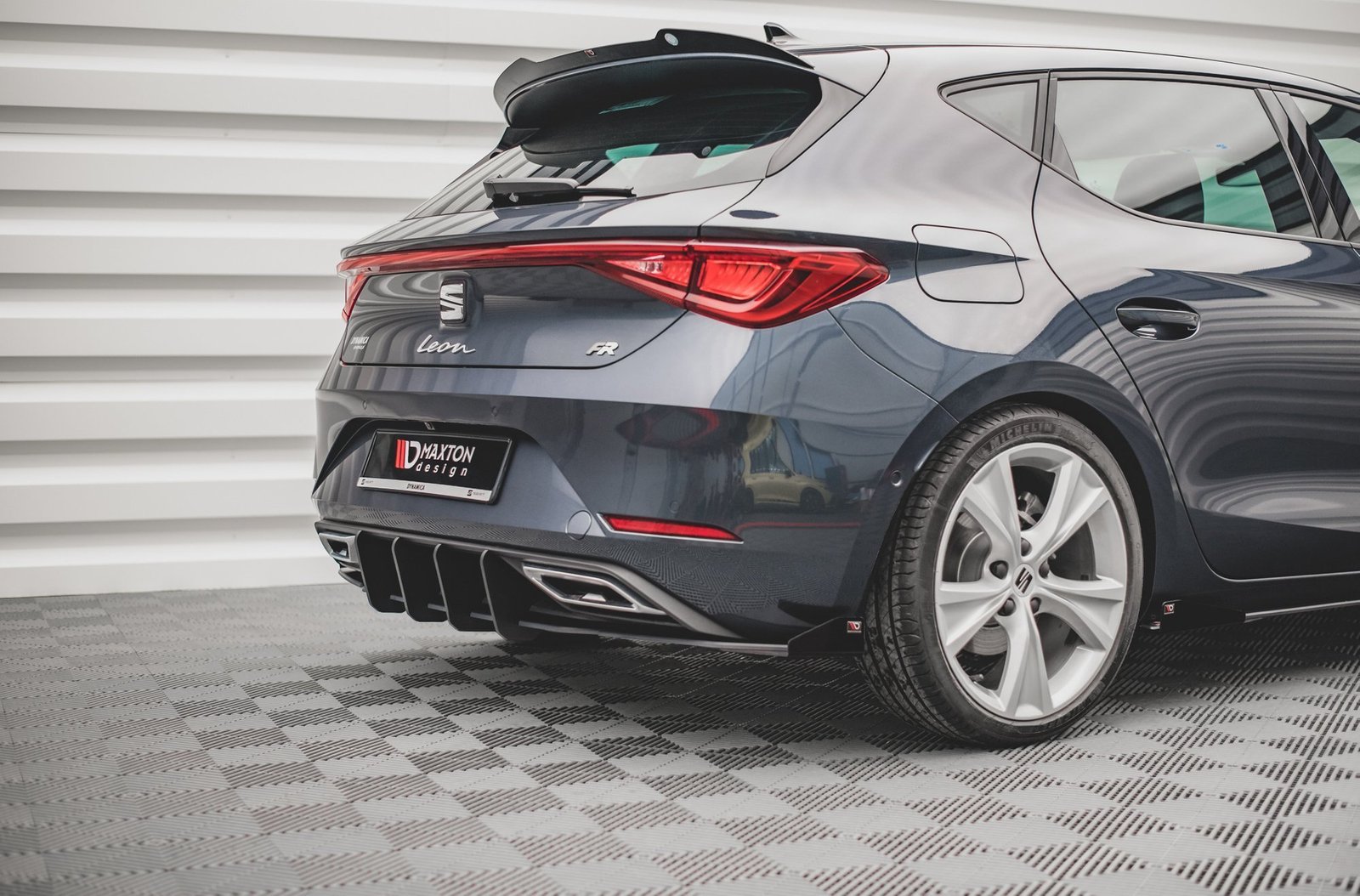 Street Pro Faldón Trasero + Flaps Aerodinámicos Seat Leon FR Hatchback Mk4