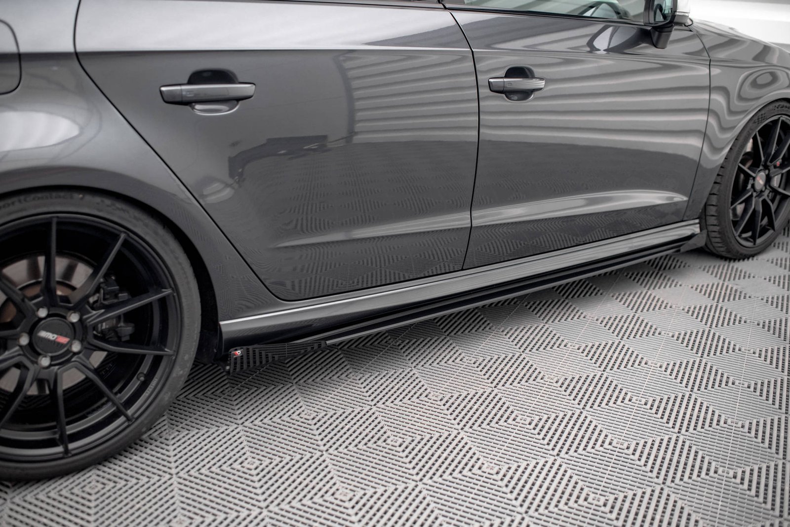 Street Pro Faldones Laterales con Difusor + Flaps Aerodinámicos Audi S3 / A3 S-Line Sportback 8V Facelift - Imagen 2