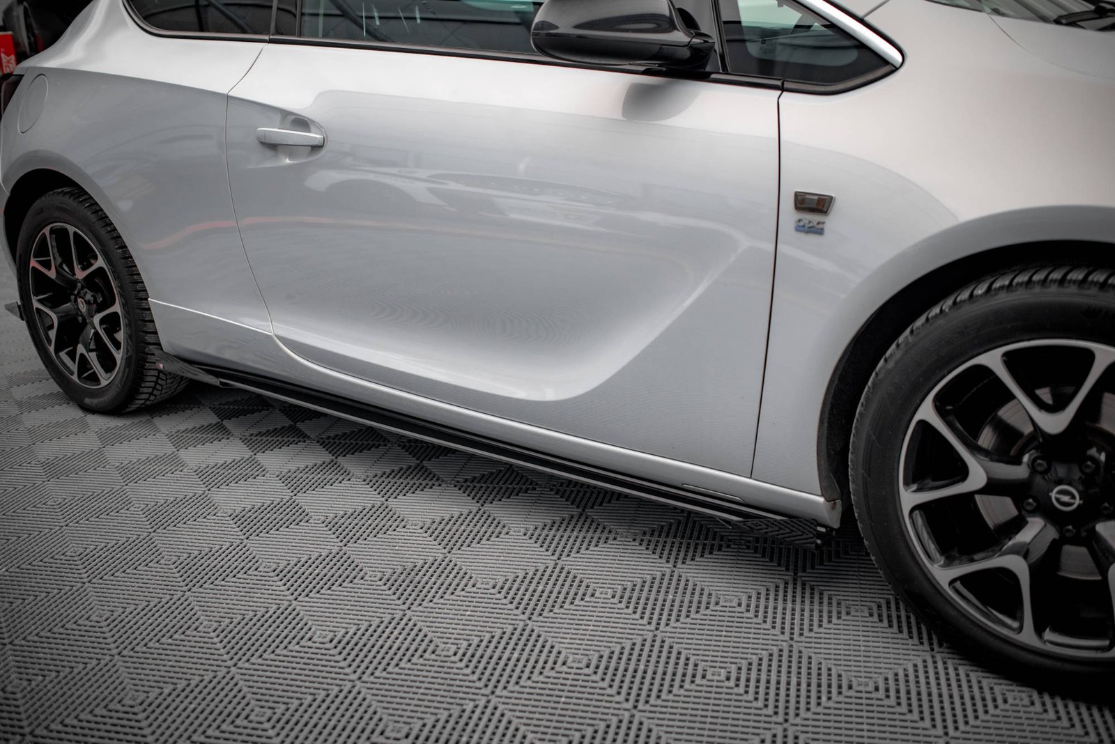 Street Pro Faldones Laterales con Difusor + Flaps Aerodinámicos Opel Astra GTC OPC-Line J - Imagen 2