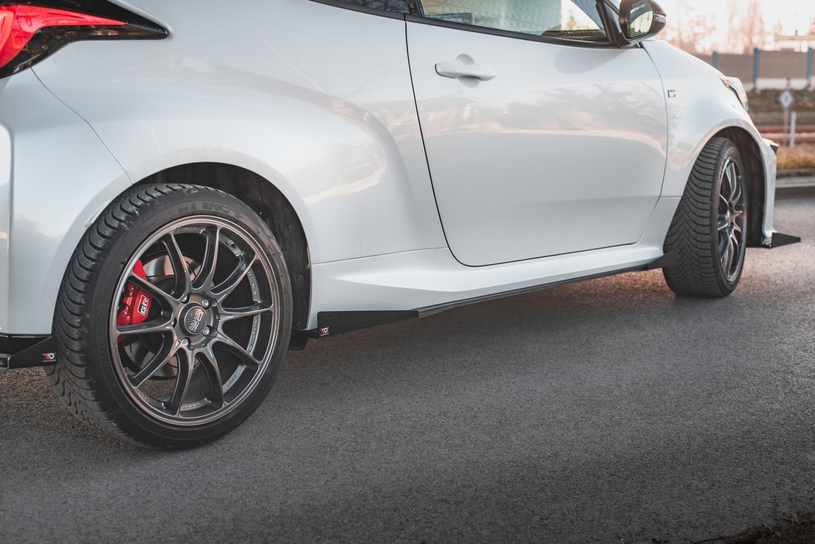 Street Pro Faldones Laterales con Difusor + Flaps Aerodinámicos Toyota GR Yaris Mk4 - Imagen 2