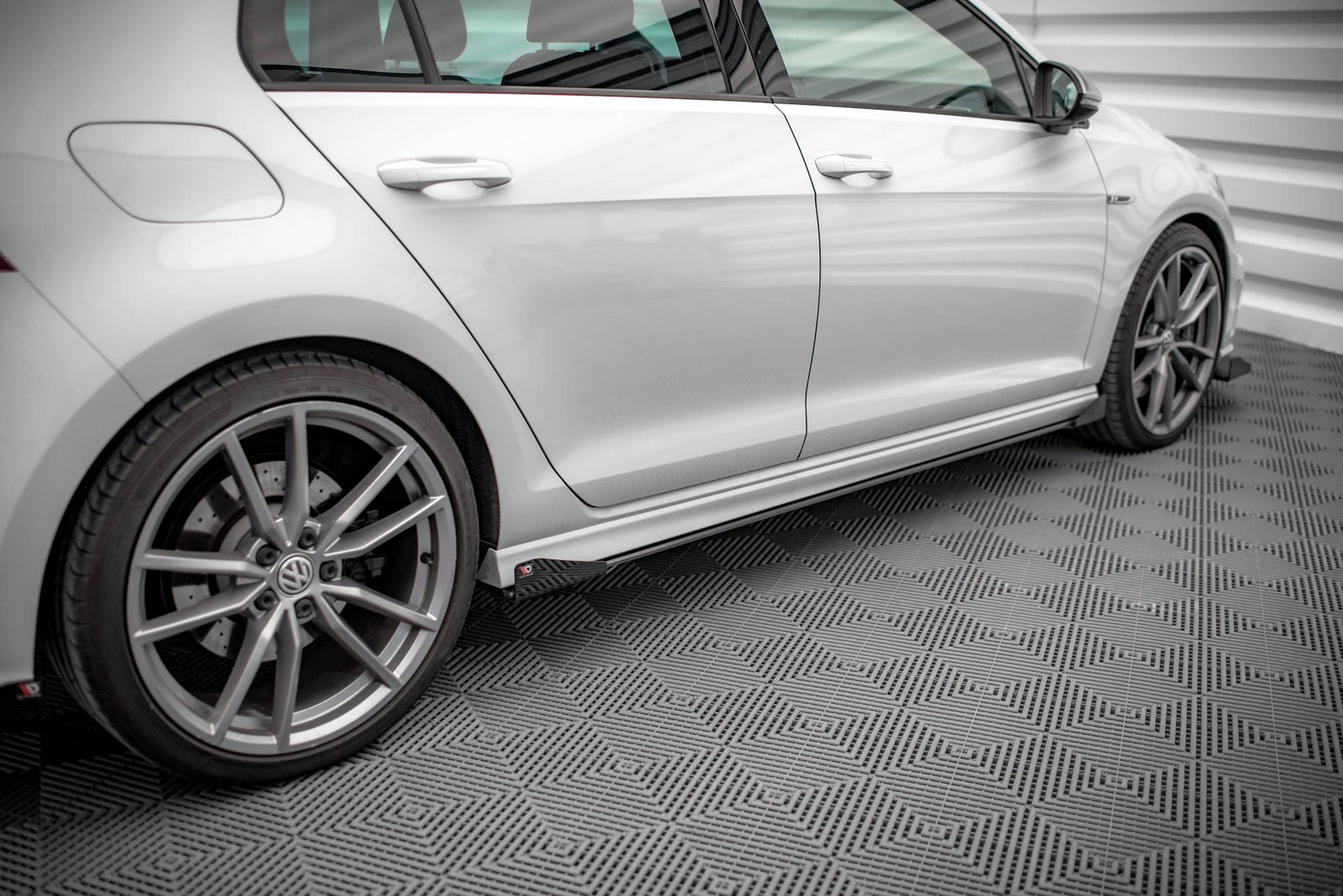 Street Pro Faldones Laterales con Difusor + Flaps Aerodinámicos Volkswagen Golf R Mk7