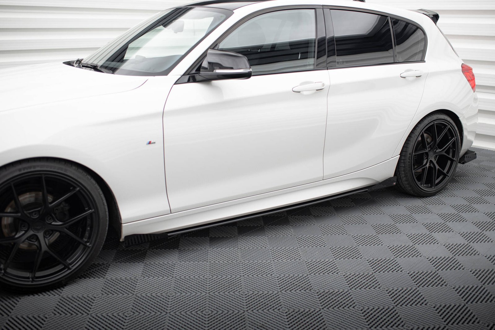 Street Pro Faldones Laterales con Difusor + Flaps Aerodinámicos for BMW 1 F20 M135i / M140i / M-Pack