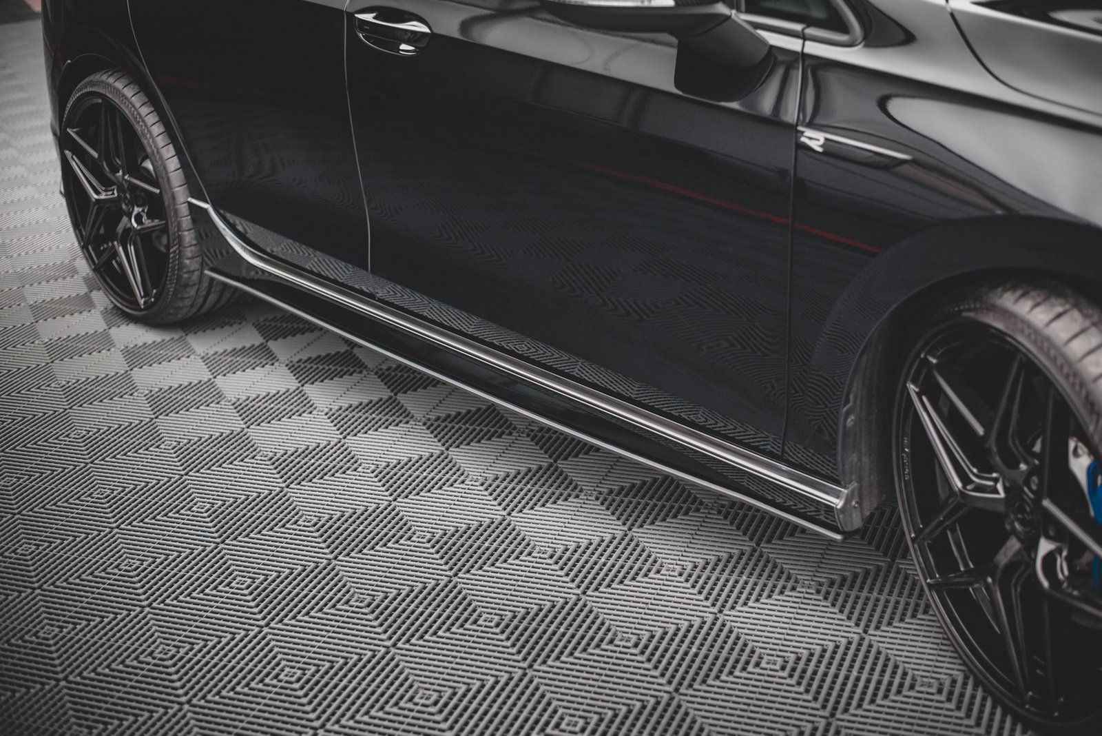 Street Pro Faldones Laterales con Difusor Volkswagen Golf R Mk8 - Imagen 3